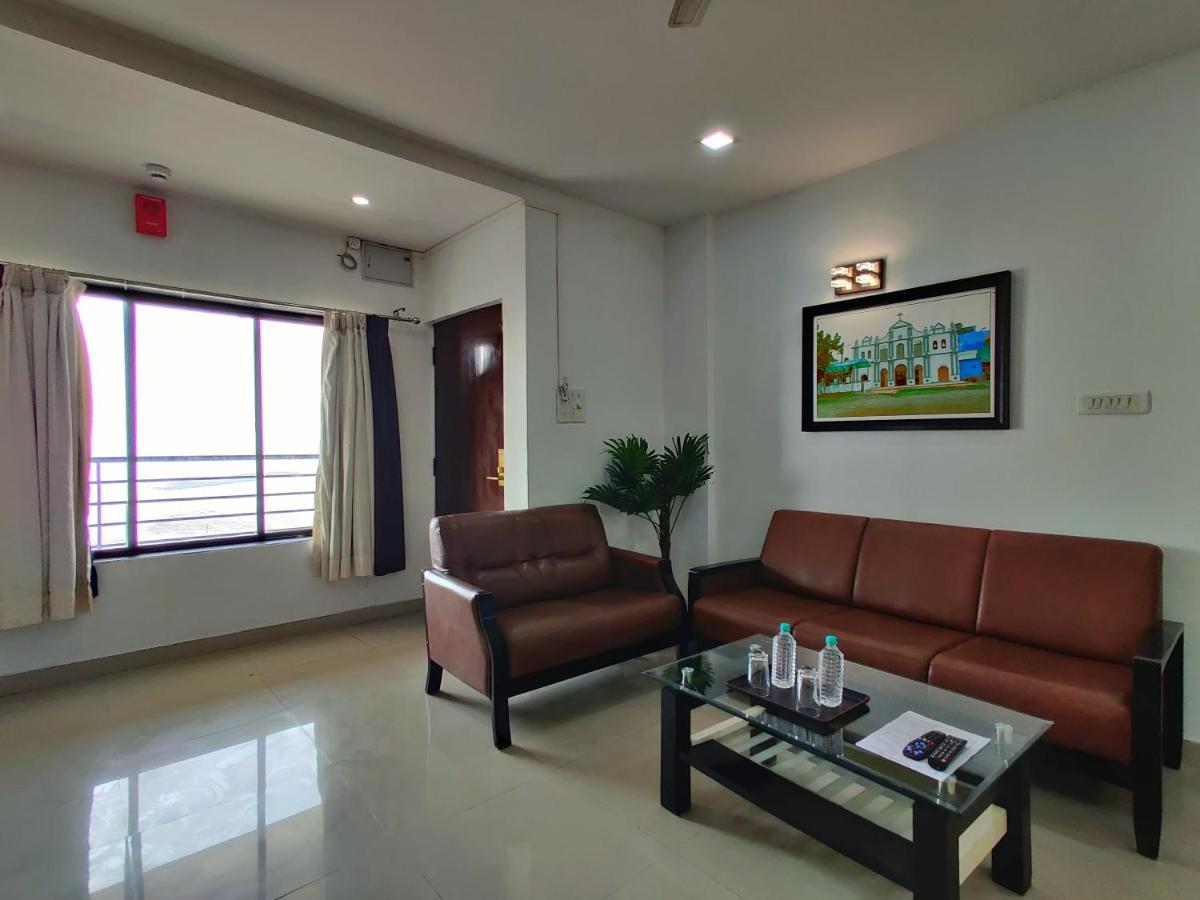 Golden Chariot Hotel Daman Extérieur photo