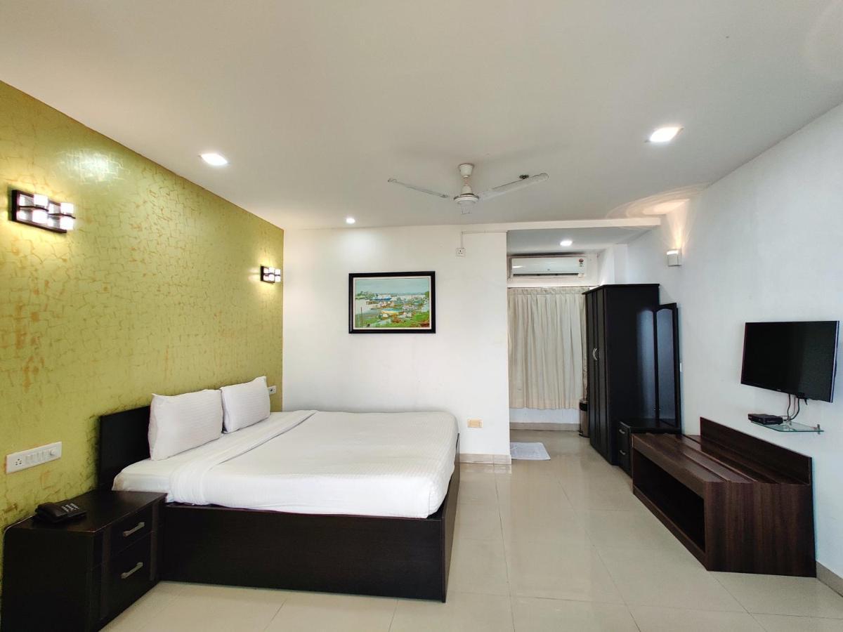 Golden Chariot Hotel Daman Extérieur photo