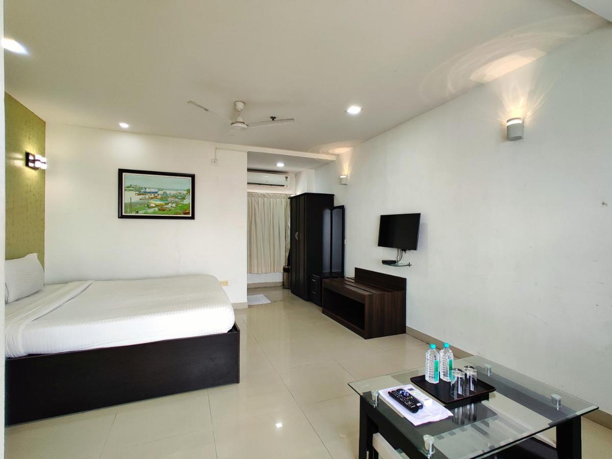 Golden Chariot Hotel Daman Extérieur photo