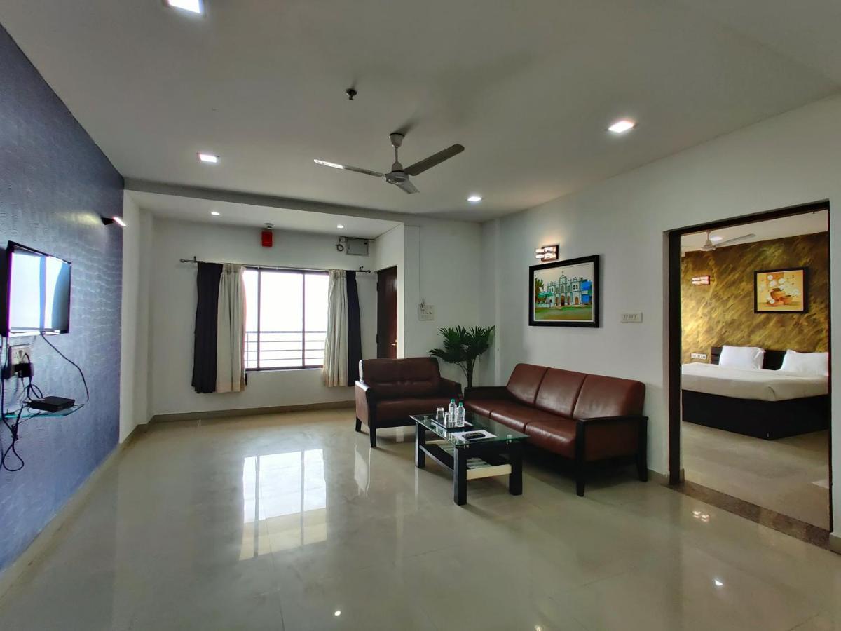 Golden Chariot Hotel Daman Extérieur photo