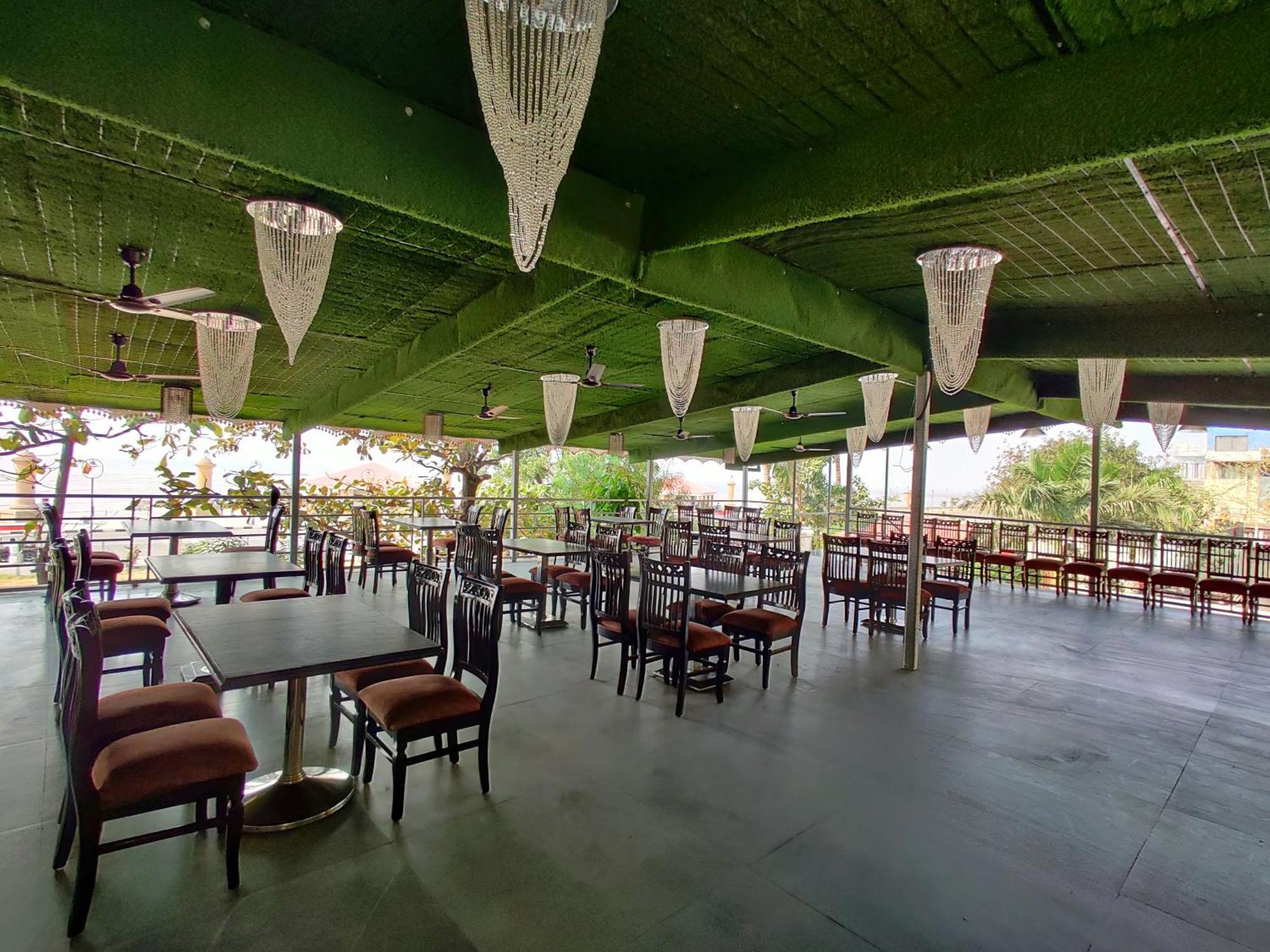 Golden Chariot Hotel Daman Extérieur photo