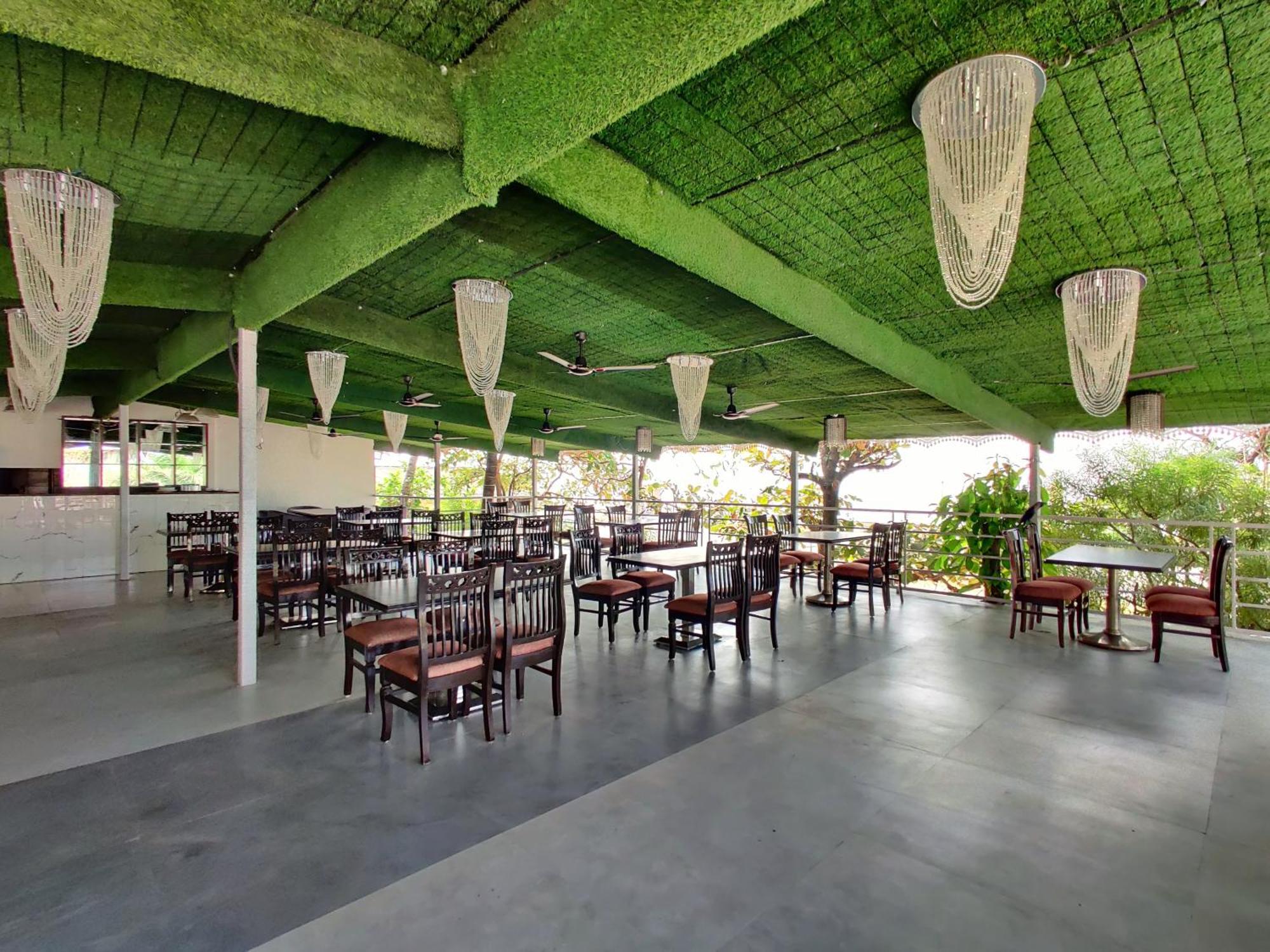 Golden Chariot Hotel Daman Extérieur photo