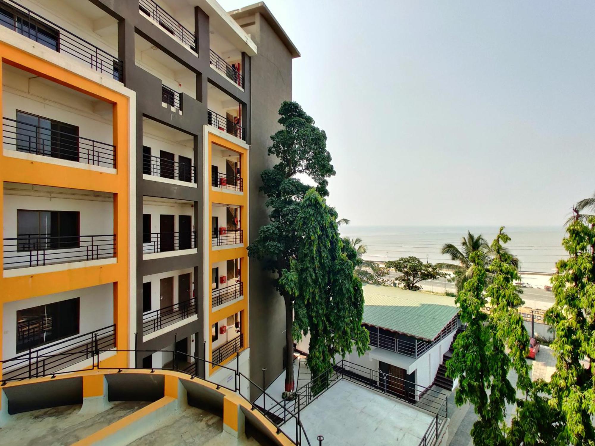 Golden Chariot Hotel Daman Extérieur photo