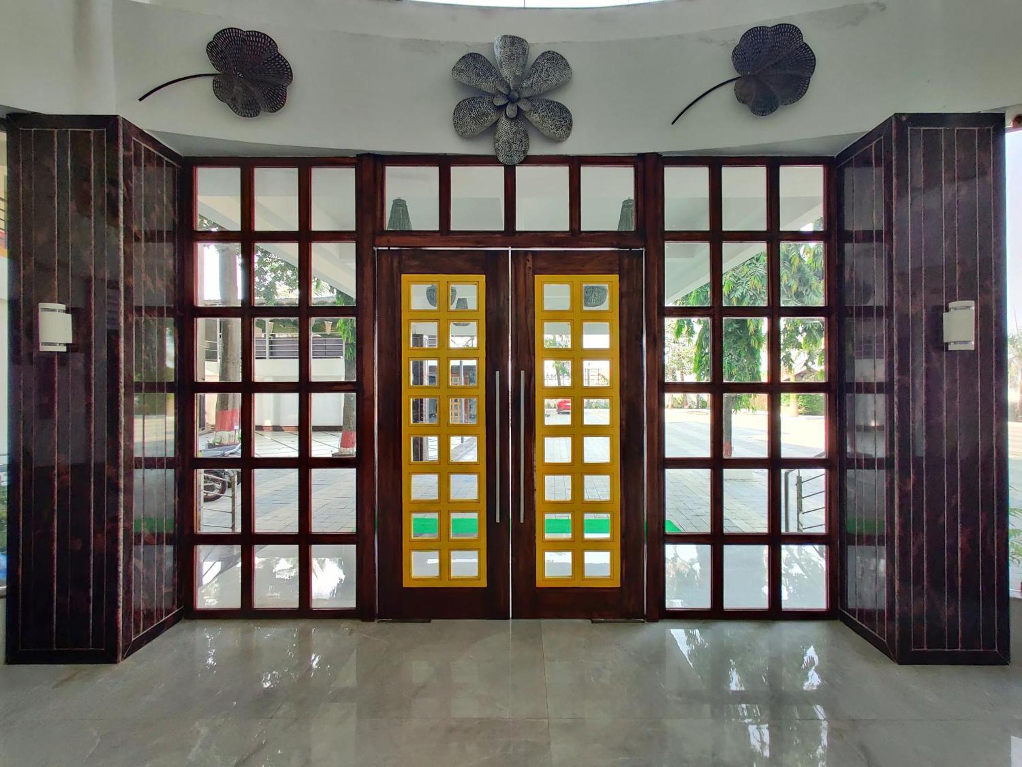 Golden Chariot Hotel Daman Extérieur photo