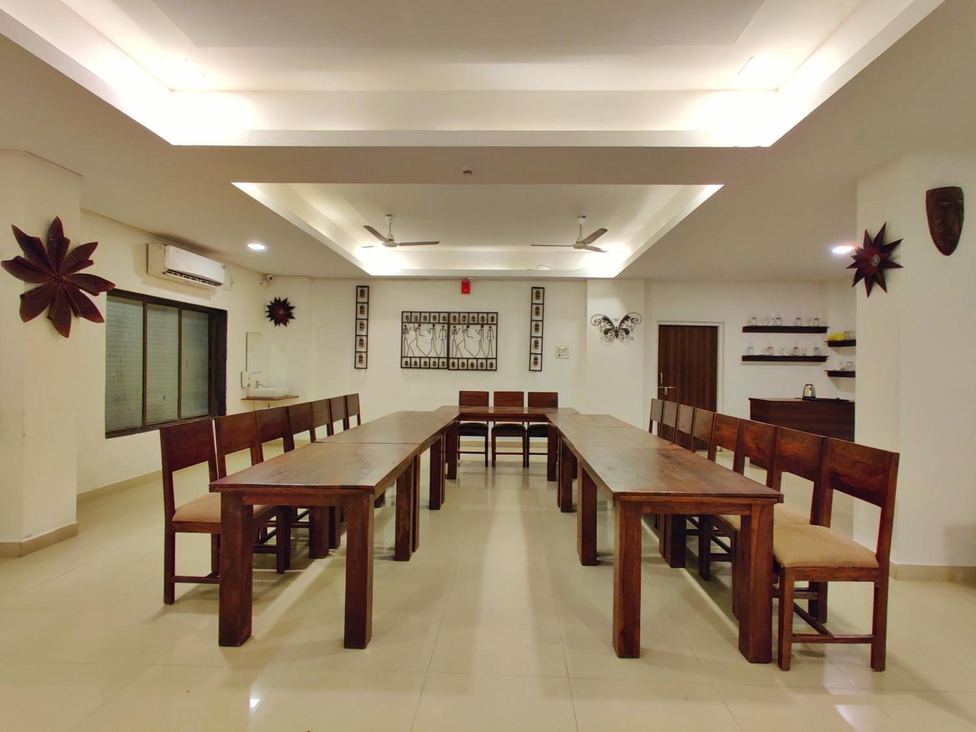 Golden Chariot Hotel Daman Extérieur photo