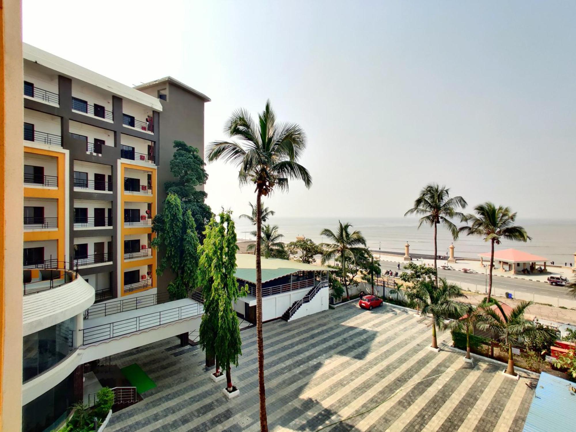 Golden Chariot Hotel Daman Extérieur photo